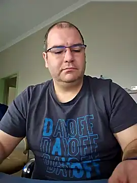 Snapshot of Andrew1900529 chatting on December 10, 7:47 am Andrew1900529 online show from December 10, 7:47 am