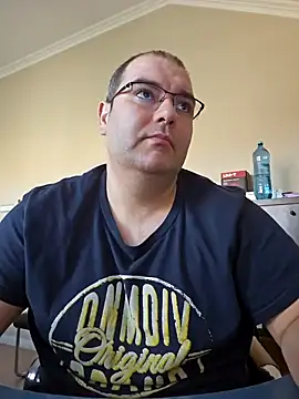 Snapshot of Andrew1900529 chatting on January 27, 10:27 am Andrew1900529 online show from January 27, 10:27 am