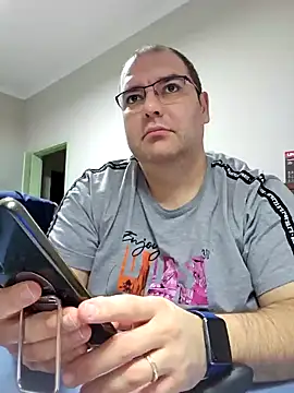 Snapshot of Andrew1900529 chatting on January 28, 5:43 am Andrew1900529 online show from January 28, 5:43 am