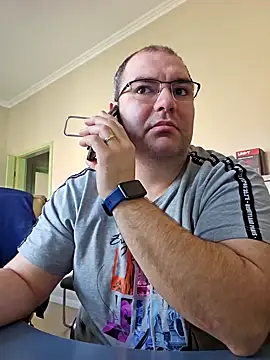 Snapshot of Andrew1900529 chatting on February 7, 10:50 am Andrew1900529 online show from February 7, 10:50 am