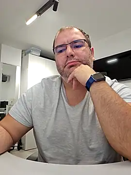 Snapshot of Andrew1900529 chatting on October 11, 8:54 pm Andrew1900529 online show from October 11, 8:54 pm