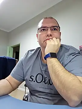 Snapshot of Andrew1900529 chatting on January 21, 6:00 am Andrew1900529 online show from January 21, 6:00 am