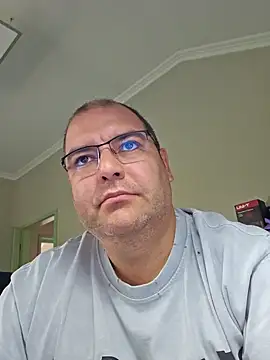 Snapshot of Andrew1900529 chatting on September 19, 7:01 am Andrew1900529 online show from September 19, 7:01 am