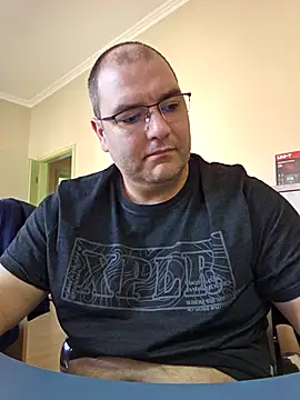 Snapshot of Andrew1900529 chatting on February 25, 12:05 pm Andrew1900529 online show from February 25, 12:05 pm