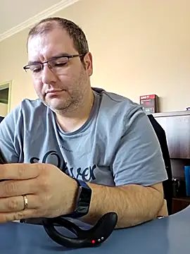 Snapshot of Andrew1900529 chatting on February 20, 8:17 am Andrew1900529 online show from February 20, 8:17 am