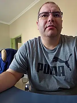 Snapshot of Andrew1900529 chatting on March 12, 10:05 am Andrew1900529 online show from March 12, 10:05 am