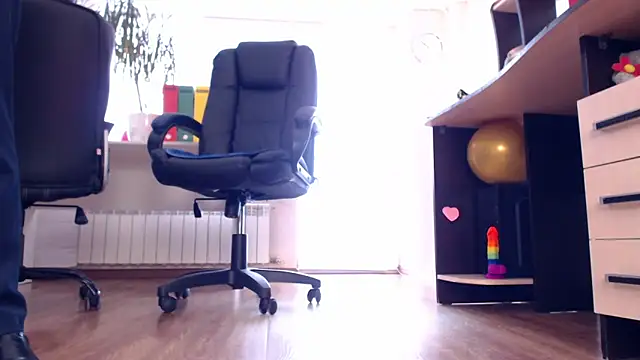 CassieDonald online show from April 13, 12:53 pm