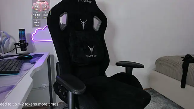 Snapshot of SkyqueenI chatting on November 28, 9:42 am SkyqueenI online show from November 28, 9:42 am