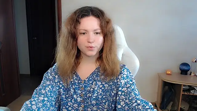 Snapshot of BettyGinger chatting on September 19, 1:59 pm BettyGinger online show from September 19, 1:59 pm