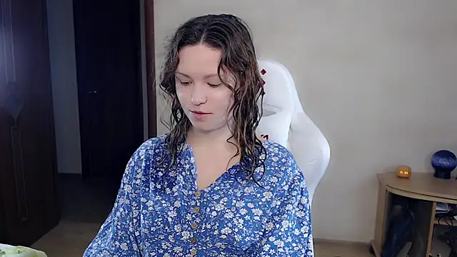 Snapshot of BettyGinger chatting on September 13, 7:14 pm BettyGinger online show from September 13, 7:14 pm