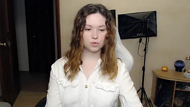 Snapshot of BettyGinger chatting on October 16, 8:06 pm BettyGinger online show from October 16, 8:06 pm