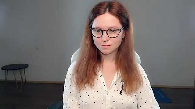 Snapshot of BettyGinger chatting on December 5, 6:17 pm BettyGinger online show from December 5, 6:17 pm