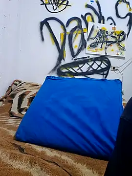 Snapshot of LUNAdeMARTE chatting on December 4, 1:04 am LUNAdeMARTE online show from December 4, 1:04 am