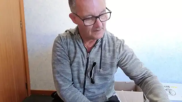 Snapshot of bigballnz chatting on October 23, 7:34 pm bigballnz online show from October 23, 7:34 pm