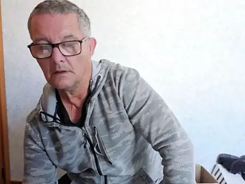 Snapshot of bigballnz chatting on October 21, 7:13 pm bigballnz online show from October 21, 7:13 pm