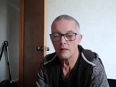 Snapshot of bigballnz chatting on October 2, 7:28 pm bigballnz online show from October 2, 7:28 pm