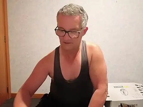 Snapshot of bigballnz chatting on October 29, 8:24 am bigballnz online show from October 29, 8:24 am