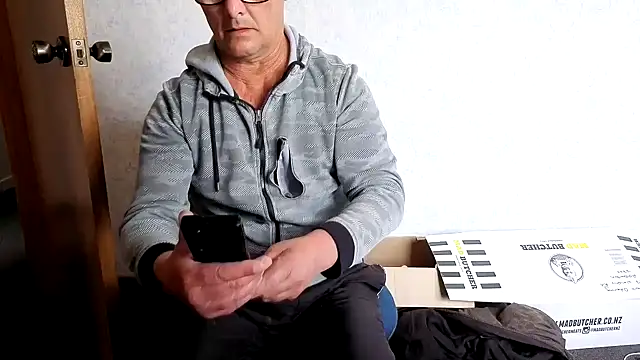 Snapshot of bigballnz chatting on October 31, 7:21 pm bigballnz online show from October 31, 7:21 pm