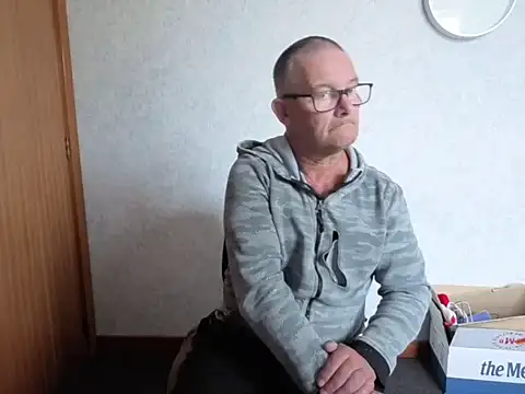 Snapshot of bigballnz chatting on December 1, 9:48 pm bigballnz online show from December 1, 9:48 pm