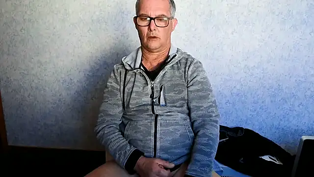 Snapshot of bigballnz chatting on October 20, 7:14 pm bigballnz online show from October 20, 7:14 pm