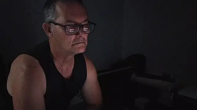 Snapshot of bigballnz chatting on October 12, 10:16 am bigballnz online show from October 12, 10:16 am