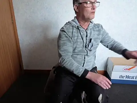 Snapshot of bigballnz chatting on November 23, 7:57 pm bigballnz online show from November 23, 7:57 pm