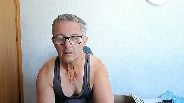 Snapshot of bigballnz chatting on November 1, 7:52 pm bigballnz online show from November 1, 7:52 pm