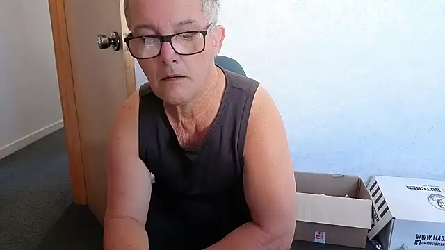 Snapshot of bigballnz chatting on October 24, 8:30 pm bigballnz online show from October 24, 8:30 pm