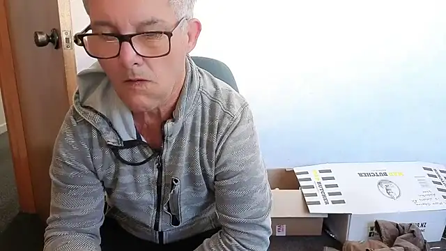 Snapshot of bigballnz chatting on October 28, 8:08 pm bigballnz online show from October 28, 8:08 pm