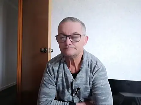 Snapshot of bigballnz chatting on September 24, 8:59 pm bigballnz online show from September 24, 8:59 pm