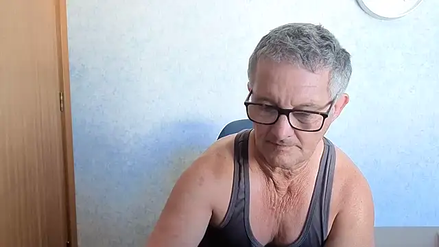 Snapshot of bigballnz chatting on November 13, 9:19 pm bigballnz online show from November 13, 9:19 pm