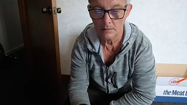 Snapshot of bigballnz chatting on November 12, 8:45 pm bigballnz online show from November 12, 8:45 pm