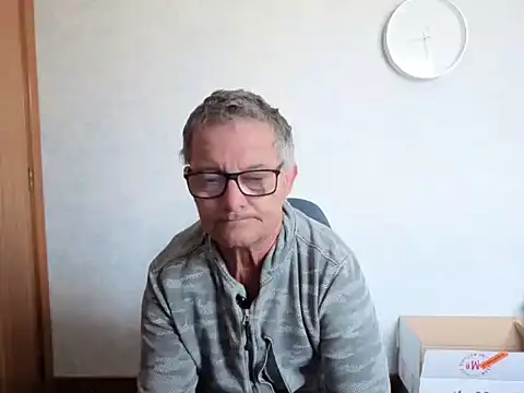 Snapshot of bigballnz chatting on November 24, 7:25 pm bigballnz online show from November 24, 7:25 pm