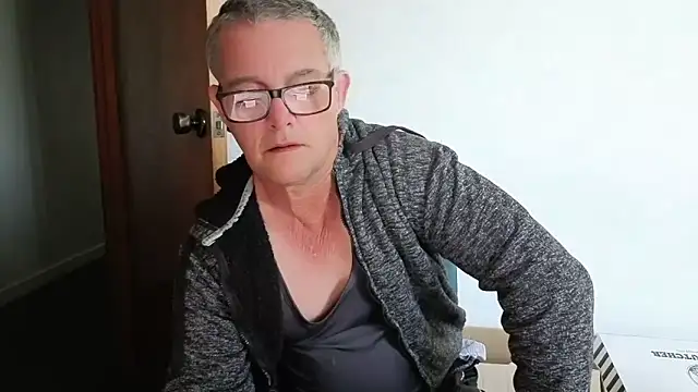 Snapshot of bigballnz chatting on October 26, 6:58 am bigballnz online show from October 26, 6:58 am