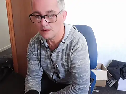 Snapshot of bigballnz chatting on October 14, 7:14 pm bigballnz online show from October 14, 7:14 pm