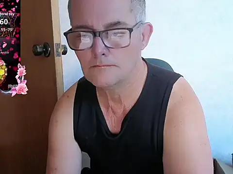 Snapshot of bigballnz chatting on October 10, 6:31 pm bigballnz online show from October 10, 6:31 pm