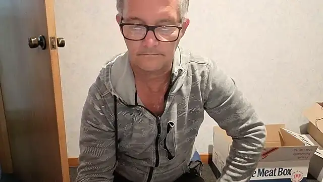 Snapshot of bigballnz chatting on November 12, 8:40 am bigballnz online show from November 12, 8:40 am