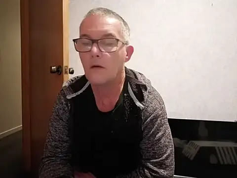 Snapshot of bigballnz chatting on September 23, 8:21 am bigballnz online show from September 23, 8:21 am