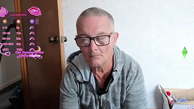 Snapshot of bigballnz chatting on December 2, 9:05 pm bigballnz online show from December 2, 9:05 pm