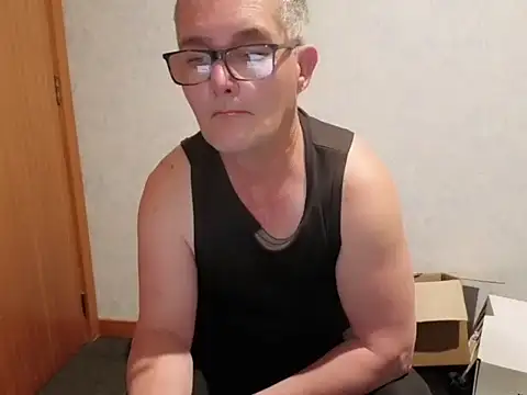 Snapshot of bigballnz chatting on October 8, 7:32 am bigballnz online show from October 8, 7:32 am