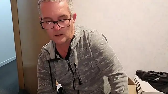 Snapshot of bigballnz chatting on October 22, 7:30 am bigballnz online show from October 22, 7:30 am