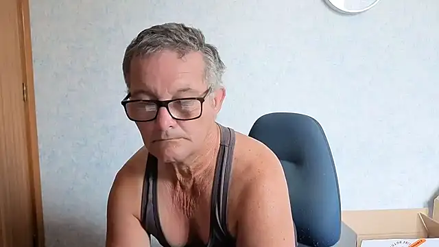 Snapshot of bigballnz chatting on November 17, 7:40 pm bigballnz online show from November 17, 7:40 pm