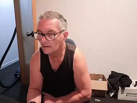 Snapshot of bigballnz chatting on October 17, 8:17 am bigballnz online show from October 17, 8:17 am