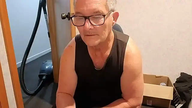 Snapshot of bigballnz chatting on October 18, 9:11 am bigballnz online show from October 18, 9:11 am