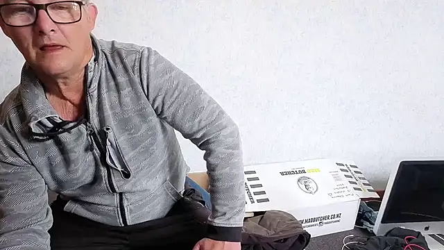 Snapshot of bigballnz chatting on October 30, 11:12 pm bigballnz online show from October 30, 11:12 pm