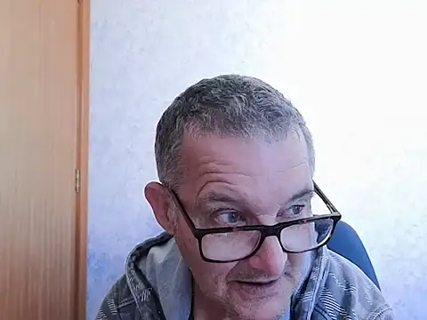 Snapshot of bigballnz chatting on October 15, 7:33 pm bigballnz online show from October 15, 7:33 pm