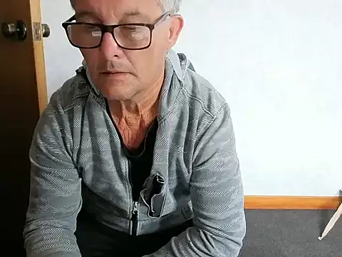 Snapshot of bigballnz chatting on November 4, 7:17 pm bigballnz online show from November 4, 7:17 pm