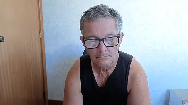 Snapshot of bigballnz chatting on November 19, 6:52 pm bigballnz online show from November 19, 6:52 pm