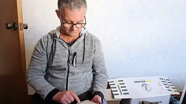 Snapshot of bigballnz chatting on October 29, 8:52 pm bigballnz online show from October 29, 8:52 pm