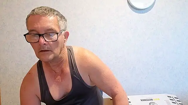 Snapshot of bigballnz chatting on November 1, 7:24 am bigballnz online show from November 1, 7:24 am